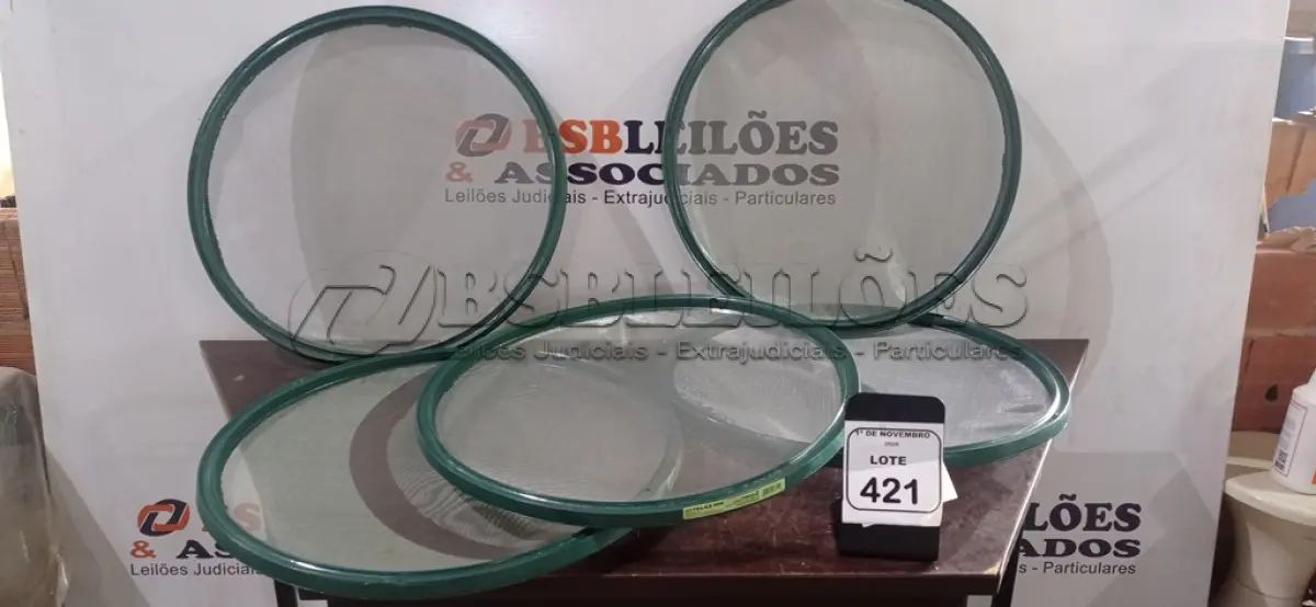 LOTE 421 - 05 PENEIRAS DE PEDREIRO. (NO ESTADO) ATENÇÃO! FAZER A VISITAÇÃO ANTES DE ARREMATAR, NÃO SABEMOS SE FUNCIONA, LEILÃO NÃO TEM GARANTIA E NEM DEVOLUÇÃO, SUJEITO A POSSÍVEIS AVARIAS VISÍVEIS/OCULTAS E/OU AUSÊNCIA DE COMPONENTES.
