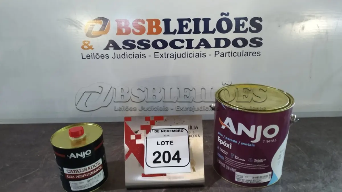 LOTE 204 - 01 LATA DE EPÓXI PDA BRANCO DE 2,7L MARCA E 01 LATA DE CATALIZADOR ESM ALTA PERFORMANCE DE 900ML MARCA ANJO TINTAS. (NO ESTADO) ATENÇÃO! FAZER A VISITAÇÃO ANTES DE ARREMATAR, NÃO SABEMOS SE FUNCIONA, LEILÃO NÃO TEM GARANTIA E NEM DEVOLUÇÃO, SUJEITO A POSSÍVEIS AVARIAS VISÍVEIS/OCULTAS E/OU AUSÊNCIA DE COMPONENTES.