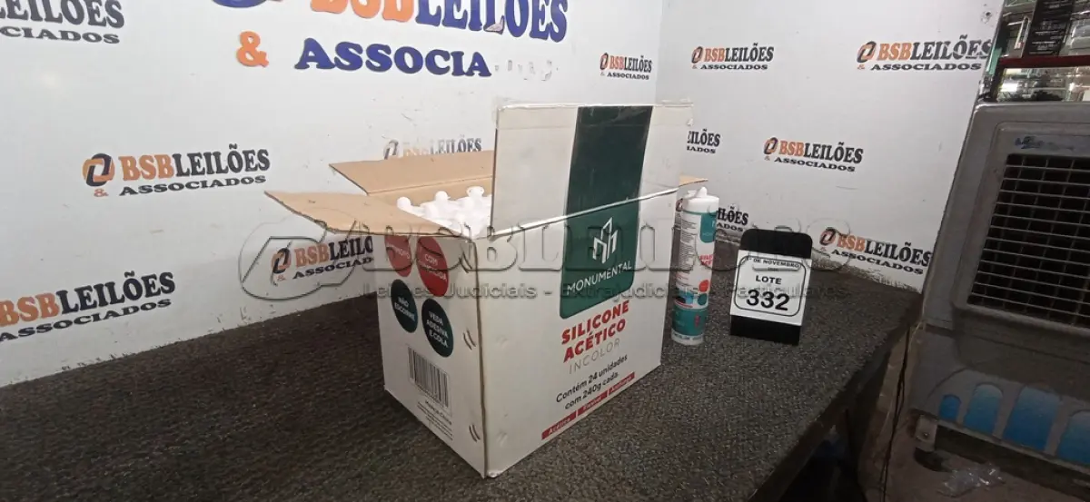 LOTE 332 - 24 UNIDADES DE SILICONE ACÉTICO INCOLOR DE 240G CADA MARCA MONUMENTAL. (NO ESTADO) ATENÇÃO! FAZER A VISITAÇÃO ANTES DE ARREMATAR, NÃO SABEMOS SE FUNCIONA, LEILÃO NÃO TEM GARANTIA E NEM DEVOLUÇÃO, SUJEITO A POSSÍVEIS AVARIAS VISÍVEIS/OCULTAS E/OU AUSÊNCIA DE COMPONENTES.