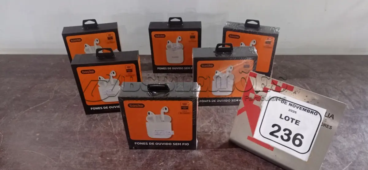 LOTE 236 - 06 PARES DE FONES DE OUVIDO SEM FIO MODELO BA-FON6693 MARCA BASIKE. (NO ESTADO) ATENÇÃO! FAZER A VISITAÇÃO ANTES DE ARREMATAR, NÃO SABEMOS SE FUNCIONA, LEILÃO NÃO TEM GARANTIA E NEM DEVOLUÇÃO, SUJEITO A POSSÍVEIS AVARIAS VISÍVEIS/OCULTAS E/OU AUSÊNCIA DE COMPONENTES.