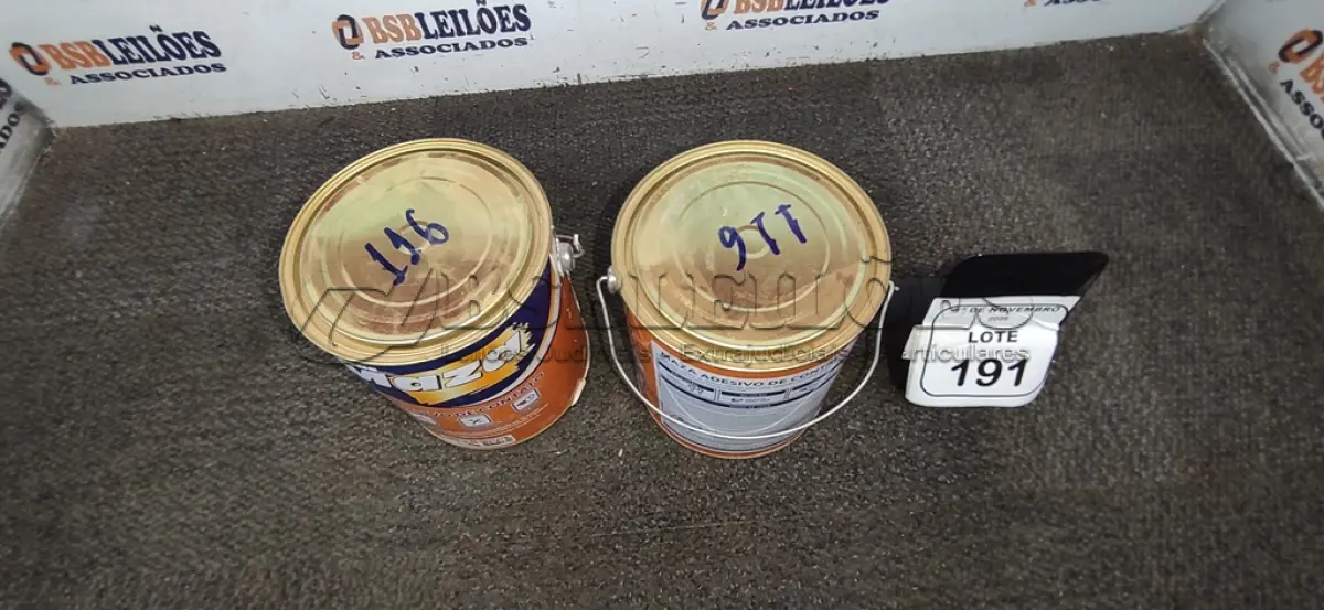 LOTE 191 - 02 LATAS DE ADESIVO DE CONTATO DE 2,80KG CADA MARCA MAZA. (NO ESTADO) ATENÇÃO! FAZER A VISITAÇÃO ANTES DE ARREMATAR, NÃO SABEMOS SE FUNCIONA, LEILÃO NÃO TEM GARANTIA E NEM DEVOLUÇÃO, SUJEITO A POSSÍVEIS AVARIAS VISÍVEIS/OCULTAS E/OU AUSÊNCIA DE COMPONENTES.
