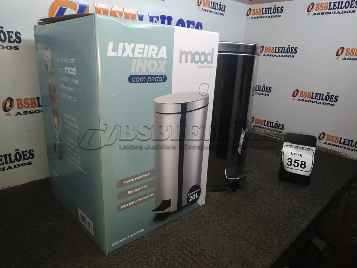 LOTE 358 - 01 LIXEIRA COM PEDAL INOX DE 20L. (NO ESTADO) ATENÇÃO! FAZER A VISITAÇÃO ANTES DE ARREMATAR, NÃO SABEMOS SE FUNCIONA, LEILÃO NÃO TEM GARANTIA E NEM DEVOLUÇÃO, SUJEITO A POSSÍVEIS AVARIAS VISÍVEIS/OCULTAS E/OU AUSÊNCIA DE COMPONENTES.