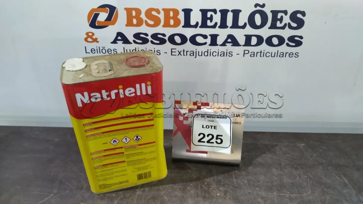 LOTE 225 - 01 LATA DE QUEROSENE DE 5L MARCA NATRIELLI. (NO ESTADO) ATENÇÃO! FAZER A VISITAÇÃO ANTES DE ARREMATAR, NÃO SABEMOS SE FUNCIONA, LEILÃO NÃO TEM GARANTIA E NEM DEVOLUÇÃO, SUJEITO A POSSÍVEIS AVARIAS VISÍVEIS/OCULTAS E/OU AUSÊNCIA DE COMPONENTES.