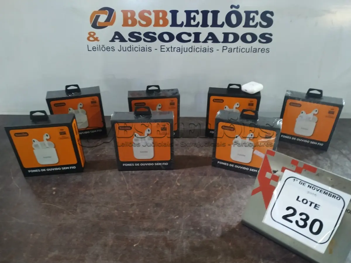 LOTE 230 - 07 PARES DE FONES DE OUVIDO SEM FIO MODELO BA-FON6693 MARCA BASIKE. (NO ESTADO) ATENÇÃO! FAZER A VISITAÇÃO ANTES DE ARREMATAR, NÃO SABEMOS SE FUNCIONA, LEILÃO NÃO TEM GARANTIA E NEM DEVOLUÇÃO, SUJEITO A POSSÍVEIS AVARIAS VISÍVEIS/OCULTAS E/OU AUSÊNCIA DE COMPONENTES.