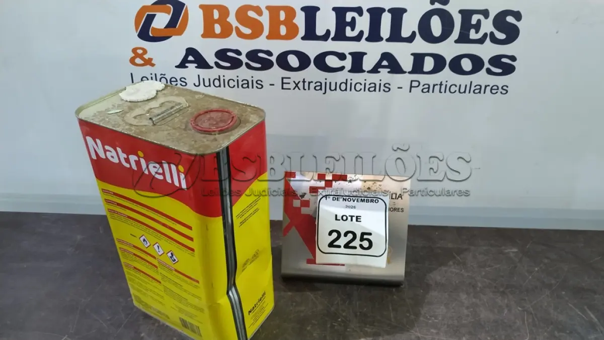 LOTE 225 - 01 LATA DE QUEROSENE DE 5L MARCA NATRIELLI. (NO ESTADO) ATENÇÃO! FAZER A VISITAÇÃO ANTES DE ARREMATAR, NÃO SABEMOS SE FUNCIONA, LEILÃO NÃO TEM GARANTIA E NEM DEVOLUÇÃO, SUJEITO A POSSÍVEIS AVARIAS VISÍVEIS/OCULTAS E/OU AUSÊNCIA DE COMPONENTES.