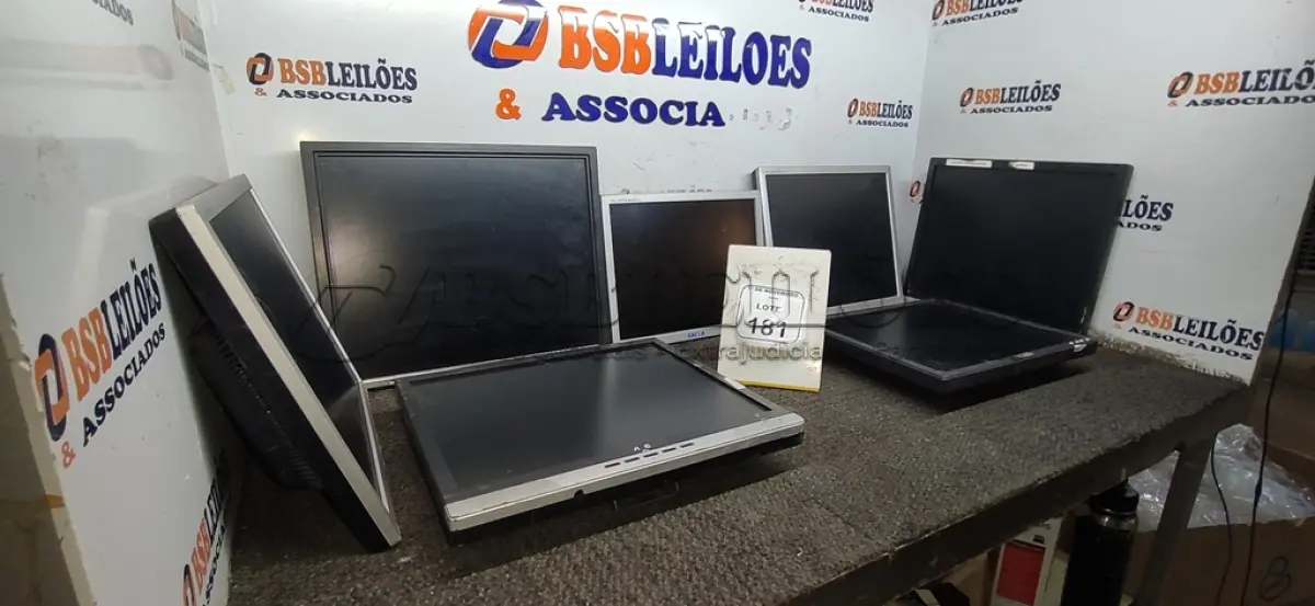 LOTE 181 - 07 MONITORES DE MARCAS E MODELOS DIVERSOS. (NO ESTADO) ATENÇÃO! FAZER A VISITAÇÃO ANTES DE ARREMATAR, NÃO SABEMOS SE FUNCIONA, LEILÃO NÃO TEM GARANTIA E NEM DEVOLUÇÃO, SUJEITO A POSSÍVEIS AVARIAS VISÍVEIS/OCULTAS E/OU AUSÊNCIA DE COMPONENTES.