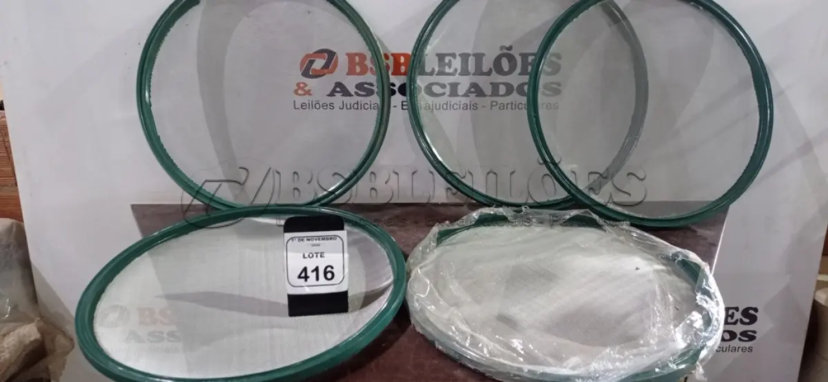 LOTE 416 - 05 PENEIRAS DE PEDREIRO. (NO ESTADO) ATENÇÃO! FAZER A VISITAÇÃO ANTES DE ARREMATAR, NÃO SABEMOS SE FUNCIONA, LEILÃO NÃO TEM GARANTIA E NEM DEVOLUÇÃO, SUJEITO A POSSÍVEIS AVARIAS VISÍVEIS/OCULTAS E/OU AUSÊNCIA DE COMPONENTES.