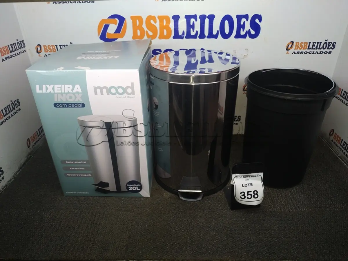 LOTE 358 - 01 LIXEIRA COM PEDAL INOX DE 20L. (NO ESTADO) ATENÇÃO! FAZER A VISITAÇÃO ANTES DE ARREMATAR, NÃO SABEMOS SE FUNCIONA, LEILÃO NÃO TEM GARANTIA E NEM DEVOLUÇÃO, SUJEITO A POSSÍVEIS AVARIAS VISÍVEIS/OCULTAS E/OU AUSÊNCIA DE COMPONENTES.
