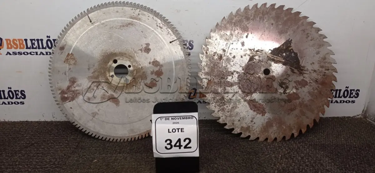 LOTE 342 - 02 SERRAS CIRCULARES DE FERRO. (NO ESTADO) ATENÇÃO! FAZER A VISITAÇÃO ANTES DE ARREMATAR, NÃO SABEMOS SE FUNCIONA, LEILÃO NÃO TEM GARANTIA E NEM DEVOLUÇÃO, SUJEITO A POSSÍVEIS AVARIAS VISÍVEIS/OCULTAS E/OU AUSÊNCIA DE COMPONENTES.