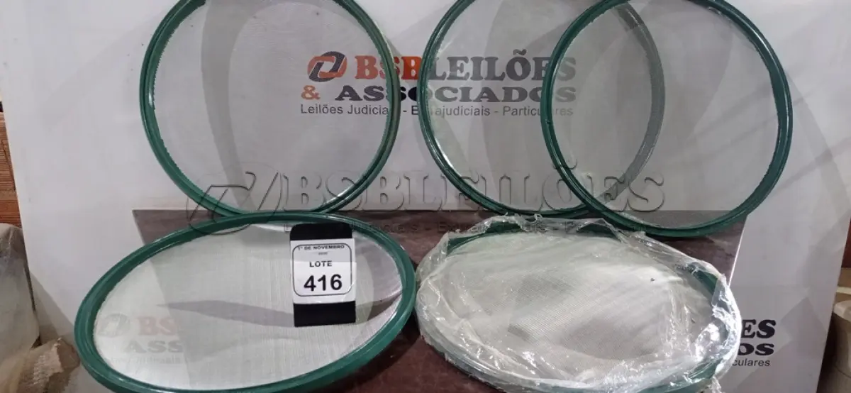 LOTE 416 - 05 PENEIRAS DE PEDREIRO. (NO ESTADO) ATENÇÃO! FAZER A VISITAÇÃO ANTES DE ARREMATAR, NÃO SABEMOS SE FUNCIONA, LEILÃO NÃO TEM GARANTIA E NEM DEVOLUÇÃO, SUJEITO A POSSÍVEIS AVARIAS VISÍVEIS/OCULTAS E/OU AUSÊNCIA DE COMPONENTES.