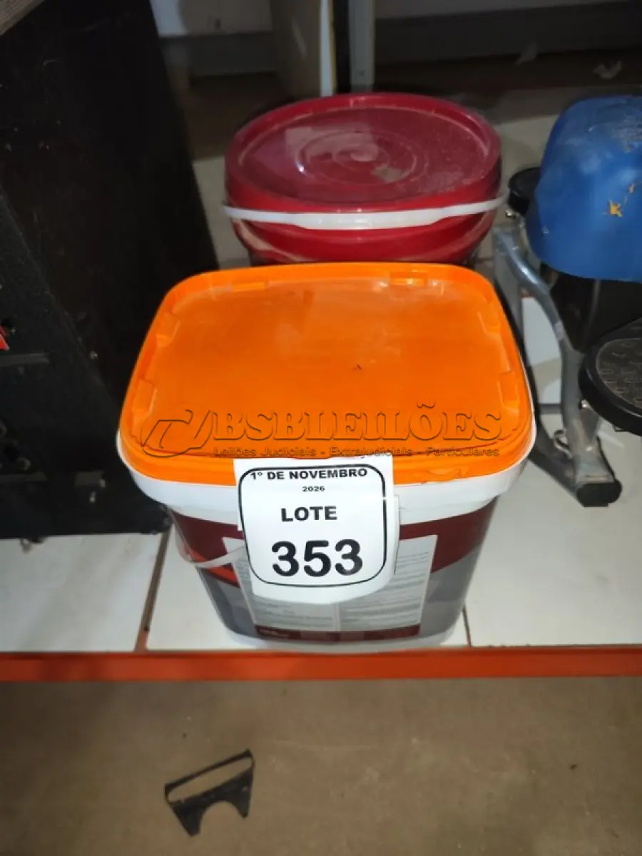 LOTE 353 - 01 BALDE DE SELADOR ACRÍLICO DE 16L MARCA RENOCRIL. (NO ESTADO) ATENÇÃO! FAZER A VISITAÇÃO ANTES DE ARREMATAR, NÃO SABEMOS SE FUNCIONA, LEILÃO NÃO TEM GARANTIA E NEM DEVOLUÇÃO, SUJEITO A POSSÍVEIS AVARIAS VISÍVEIS/OCULTAS E/OU AUSÊNCIA DE COMPONENTES.