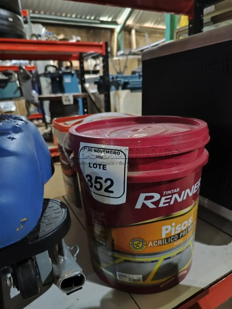 LOTE 352 - 01 BALDE DE TINTA DE PISOS ACRÍLICO PREMIUM 18L NA COR VERMELHO SEGURANÇA FOSCO MARCA RENNER.  (NO ESTADO) ATENÇÃO! FAZER A VISITAÇÃO ANTES DE ARREMATAR, NÃO SABEMOS SE FUNCIONA, LEILÃO NÃO TEM GARANTIA E NEM DEVOLUÇÃO, SUJEITO A POSSÍVEIS AVARIAS VISÍVEIS/OCULTAS E/OU AUSÊNCIA DE COMPONENTES.