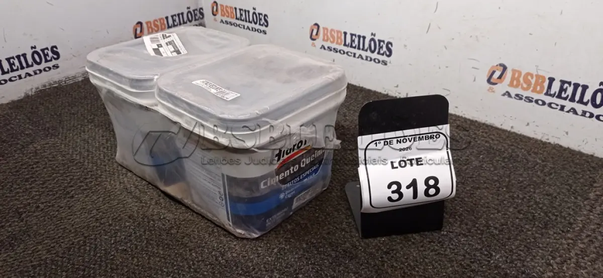 LOTE 318 - 02 BALDES DE CIMENTO QUEIMADO NA COR BRONZE REQUINTE DE 4KG CADA MARCA HIDRO TINTAS. (NO ESTADO) ATENÇÃO! FAZER A VISITAÇÃO ANTES DE ARREMATAR, NÃO SABEMOS SE FUNCIONA, LEILÃO NÃO TEM GARANTIA E NEM DEVOLUÇÃO, SUJEITO A POSSÍVEIS AVARIAS VISÍVEIS/OCULTAS E/OU AUSÊNCIA DE COMPONENTES.