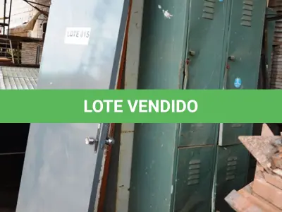 LOTE 015 - 04 ROUPEIROS DE AÇO E 05 PORTAS EM MADEIRA. (NO ESTADO)