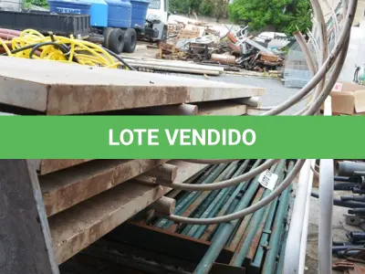 LOTE 011 - 04 PAINÉIS DE FERRO NA COR BRANCA. (NO ESTADO)