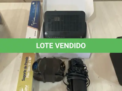 LOTE 027 - 01 SUPORTE DE REDE PARA TV, 02 ROTEADORES, 01 APARELHO TELEFONICO PARA INTERFONE E 01 TRANSFORMADOR. (NO ESTADO)