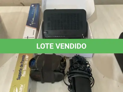 LOTE 027 - 01 SUPORTE DE REDE PARA TV, 02 ROTEADORES, 01 APARELHO TELEFONICO PARA INTERFONE E 01 TRANSFORMADOR. (NO ESTADO)