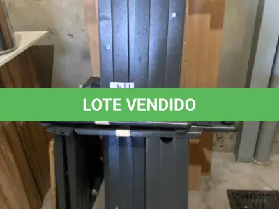 LOTE 011 - 01 LOTE COM 07 MESAS DESMONTADAS, TAMPO EM MADEIRA E BASES EM FERRO. (NO ESTADO)