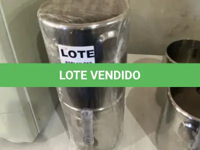 LOTE 013 - 04 BALDES EM INOX PARA ARMAZENAR SORVETE (CARAPINAS) E 01 ESPATULA. (NO ESTADO)