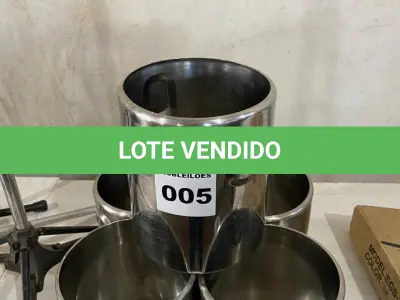 LOTE 005 - 05 BALDES EM INOX PARA ARMAZENAR SORVETE (CARAPINAS) E 01 ESPATULA. (NO ESTADO)