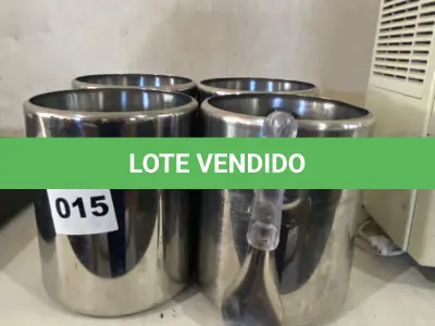 LOTE 015 - 04 BALDES EM INOX PARA ARMAZENAR SORVETE (CARAPINAS) E 01 ESPATULA. (NO ESTADO)