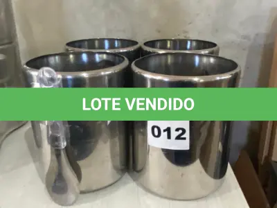 LOTE 012 - 04 BALDES EM INOX PARA ARMAZENAR SORVETE (CARAPINAS) E 01 ESPATULA. (NO ESTADO)