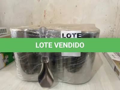 LOTE 028 - 04 BALDES EM INOX PARA ARMAZENAR SORVETE (CARAPINAS) E 01 ESPATULA. (NO ESTADO)