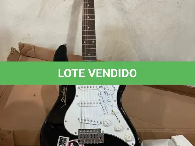LOTE 004 - 01 GUITARRA, NA COR BRANCA E PRETA, MARCA “STRINBERG”. (NO ESTADO)