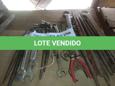 LOTE 014 - 01 LOTE COM CHAVES COMBINADAS 41,24,19 L24 E 04 LIMAS REDONDAS (NO ESTADO, NÃO SABEMOS SE FUNCIONA. LEILÃO NÃO TEM GARANTIA E NEM DEVOLUÇÃO).