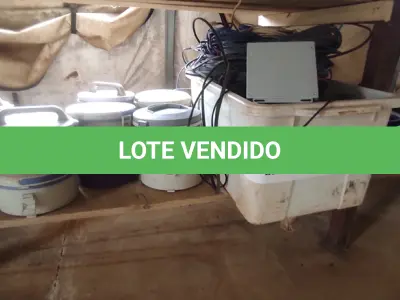 LOTE 010 - 01 LOTE COM CABOS DIVERSOS, MARMITAS TÉRMICAS E MANGUEIRAS PARA ABASTECIMENTO (NO ESTADO, NÃO SABEMOS SE FUNCIONA. LEILÃO NÃO TEM GARANTIA E NEM DEVOLUÇÃO).