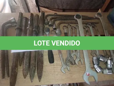LOTE 017 - 01 LOTE COM CHAVES COMBINADAS  41,24,19, L19,24  E 05 PONTEIROS PARA BRITADEIRA (NO ESTADO, NÃO SABEMOS SE FUNCIONA. LEILÃO NÃO TEM GARANTIA E NEM DEVOLUÇÃO).