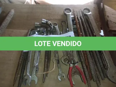 LOTE 014 - 01 LOTE COM CHAVES COMBINADAS 41,24,19 L24 E 04 LIMAS REDONDAS (NO ESTADO, NÃO SABEMOS SE FUNCIONA. LEILÃO NÃO TEM GARANTIA E NEM DEVOLUÇÃO).