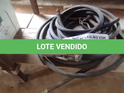 LOTE 010 - 01 LOTE COM CABOS DIVERSOS, MARMITAS TÉRMICAS E MANGUEIRAS PARA ABASTECIMENTO (NO ESTADO, NÃO SABEMOS SE FUNCIONA. LEILÃO NÃO TEM GARANTIA E NEM DEVOLUÇÃO).