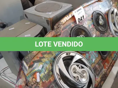 LOTE 041 - 01 APARELHO DE SOM 3X1 E 01 TAMPÃO DE CARRO COM 04 ALTO-FALANTES E 01 CORNETA MARCAS E MODELOS DIVERSOS. (NO ESTADO, LEILÃO NÃO TEM GARANTIA E NEM DEVOLUÇÃO, SUJEITO A POSSÍVEIS AVARIAS VISÍVEIS/OCULTAS E/OU AUSÊNCIA DE COMPONENTES).