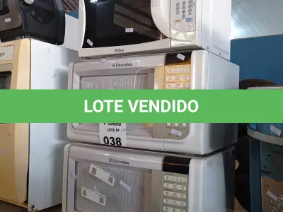 LOTE 038 - 03 MICRO-ONDAS MARCAS E MODELOS DIVERSOS PARA RETIRADA DE PEÇAS. (NO ESTADO, LEILÃO NÃO TEM GARANTIA E NEM DEVOLUÇÃO, SUJEITO A POSSÍVEIS AVARIAS VISÍVEIS/OCULTAS E/OU AUSÊNCIA DE COMPONENTES).