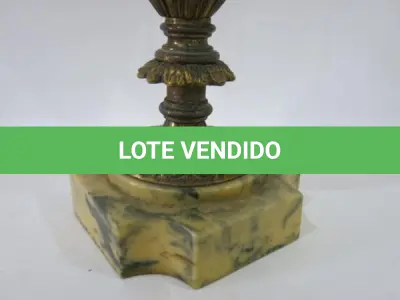 LOTE 050 - LINDA ÂNFORA DÉCADA DE 80 METAL , EM ÓTIMO ESTADO DE CONSERVAÇÃO (NO ESTADO)