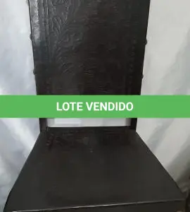 LOTE 060 - MESA MANUELINO MADEIRA NOBRE COM 4 CADEIRAS (NO ESTADO)