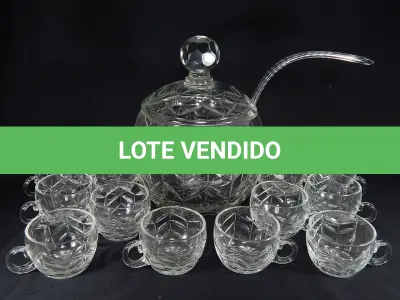 LOTE 061 - PONCHEIRA LAPIDADAS À MÃO  12 CANECAS, PONCHEIRA E CONCHA. . ALT. 26CM. (NO ESTADO)