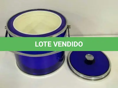 LOTE 106 - CONJUNTO DE BEBIDAS COM BALDE DE GELO COM APLIQUES DE METAL E CONJUNTO DE  SERVIÇO EM PRATA 90 COM DOSADOR, PINÇA E MISTURADOR . MARCA :  BELINI (NO ESTADO)