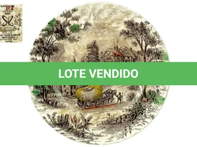 LOTE 096 - BELÍSSIMO E RARO PRATO DECORATIVO IMPORTADO DE MÓVEL OU PAREDE, EXECUTADO EM PORCELANA INGLESA, YORKSHIRE - SR STAFFORD SHIRE - ENGLAND (NO ESTADO)