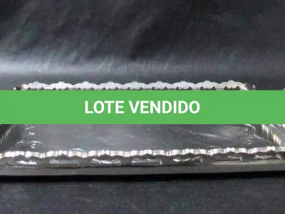LOTE 112 - TABULEIRO COM BANHO DE NÍQUEL, RETANGULAR, MEDIDAS: 47 CM DE COMPRIMENTO 4,2 CM DE LARGURA DA GALERIA CENTRAL X 7,5 CM DE ALTURA (NO ESTADO)