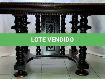 LOTE 060 - MESA MANUELINO MADEIRA NOBRE COM 4 CADEIRAS (NO ESTADO)