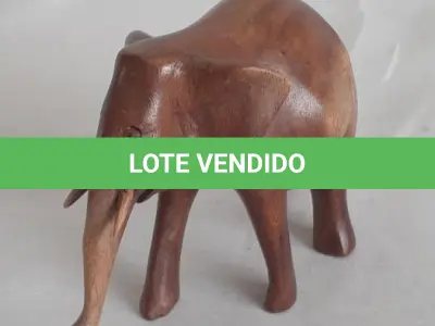 LOTE 076 - DUAS ESCULTURAS DE MADEIRA ELEFANTES. 20 E 10 CM.(NO ESTADO)