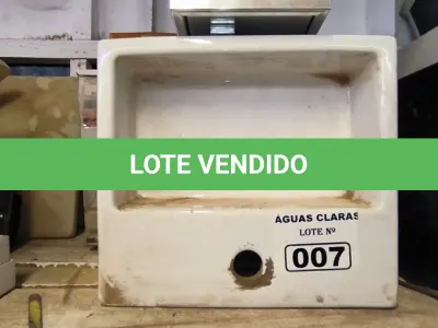 LOTE 007 - 01 LOTE COM PAINÉIS PARA PROPAGANDA, PIA PARA LAVATÓRIO, ESPELHO PARA BANHEIRO (NO ESTADO)