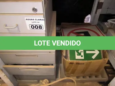 LOTE 008 - 01 LOTE COM PLACA SINALIZADORES E GAVETEIROS EM MADEIRA (NO ESTADO)
