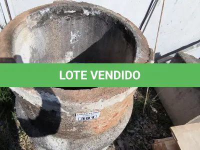LOTE 391 - 02 MANILHAS EM CONCRETO (NO ESTADO)