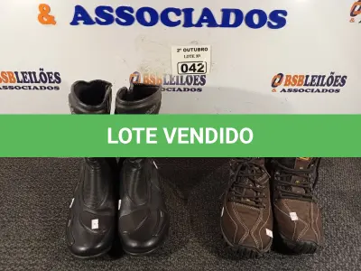 LOTE 042 - 02 PARAS DE BOTAS SENDO 01 DE MOTOCICLISTA MARCA MONDEO Nº41 E 01 ADVENTURE Nº39. (NO ESTADO) ATENÇÃO! FAZER A VISITAÇÃO ANTES DE ARREMATAR, NÃO SABEMOS SE FUNCIONA. LEILÃO NÃO TEM GARANTIA E NEM DEVOLUÇÃO, SUJEITO A POSSÍVEIS AVARIAS VISÍVEIS/OCULTAS E/OU AUSÊNCIA DE COMPONENTES.