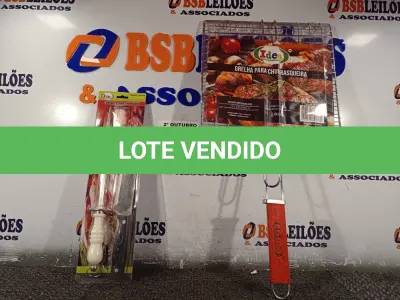 LOTE 013 - 01 KIT CHURRASCO E 01 GRELHA PARA CHURRASQUEIRA. (NO ESTADO) ATENÇÃO! FAZER A VISITAÇÃO ANTES DE ARREMATAR, NÃO SABEMOS SE FUNCIONA. LEILÃO NÃO TEM GARANTIA E NEM DEVOLUÇÃO, SUJEITO A POSSÍVEIS AVARIAS VISÍVEIS/OCULTAS E/OU AUSÊNCIA DE COMPONENTES.