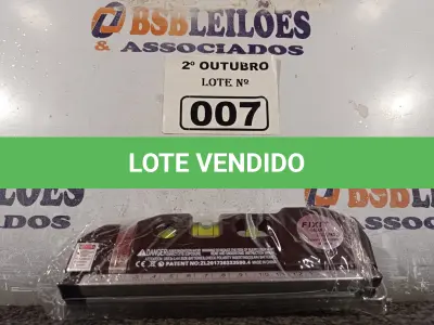 LOTE 007 - 01 TRENA DE 2.50M COM NÍVEL A LASER. (NO ESTADO) ATENÇÃO! FAZER A VISITAÇÃO ANTES DE ARREMATAR, NÃO SABEMOS SE FUNCIONA. LEILÃO NÃO TEM GARANTIA E NEM DEVOLUÇÃO, SUJEITO A POSSÍVEIS AVARIAS VISÍVEIS/OCULTAS E/OU AUSÊNCIA DE COMPONENTES.