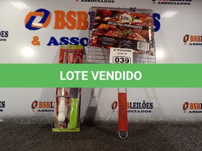 LOTE 039 - 01 KIT CHURRASCO E 01 GRELHA PARA CHURRASQUEIRA. (NO ESTADO) ATENÇÃO! FAZER A VISITAÇÃO ANTES DE ARREMATAR, NÃO SABEMOS SE FUNCIONA. LEILÃO NÃO TEM GARANTIA E NEM DEVOLUÇÃO, SUJEITO A POSSÍVEIS AVARIAS VISÍVEIS/OCULTAS E/OU AUSÊNCIA DE COMPONENTES.